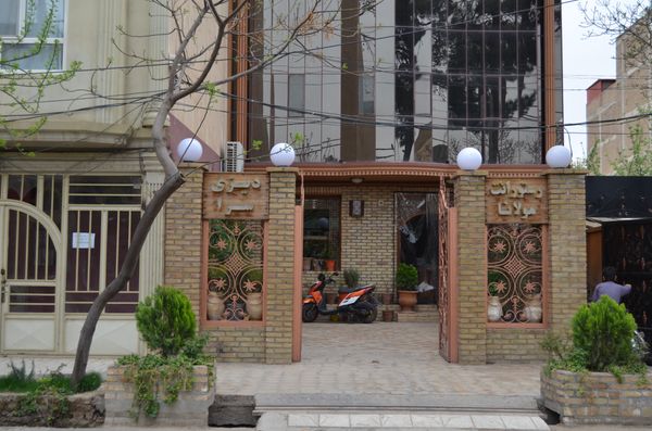 Traditional Herati Restaurant Attracts Customers with Poetry and Food