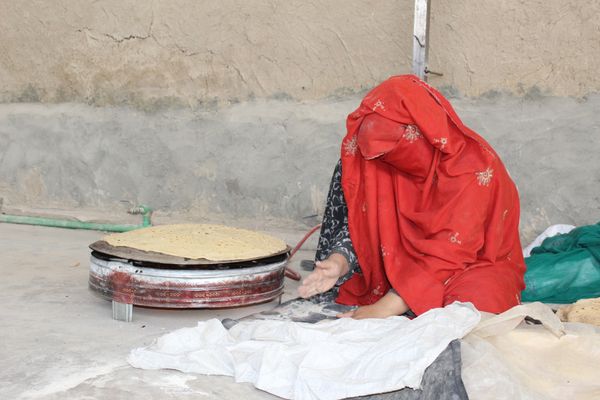 Factory Employing Women Makes 5,000 Breads a Day